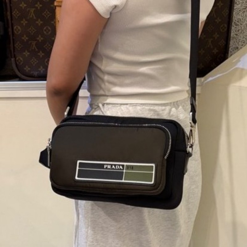 Prada 綠+黑帆布多口袋斜背包-4