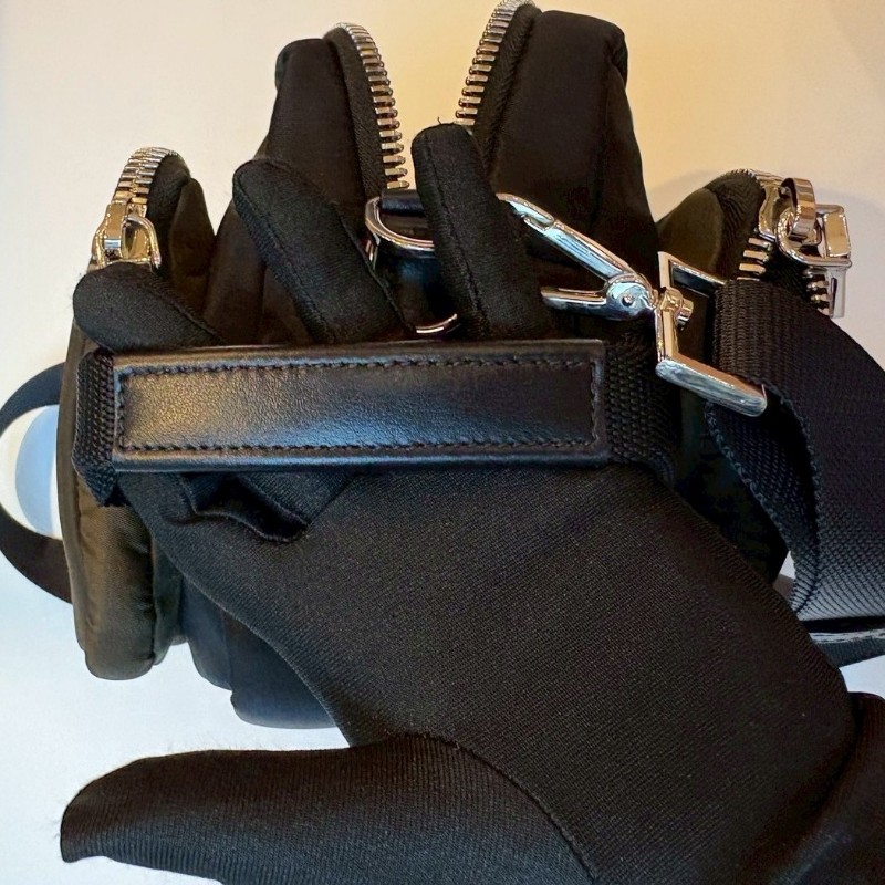 Prada 綠+黑帆布多口袋斜背包-5