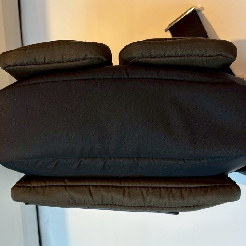 Prada 綠+黑帆布多口袋斜背包-10