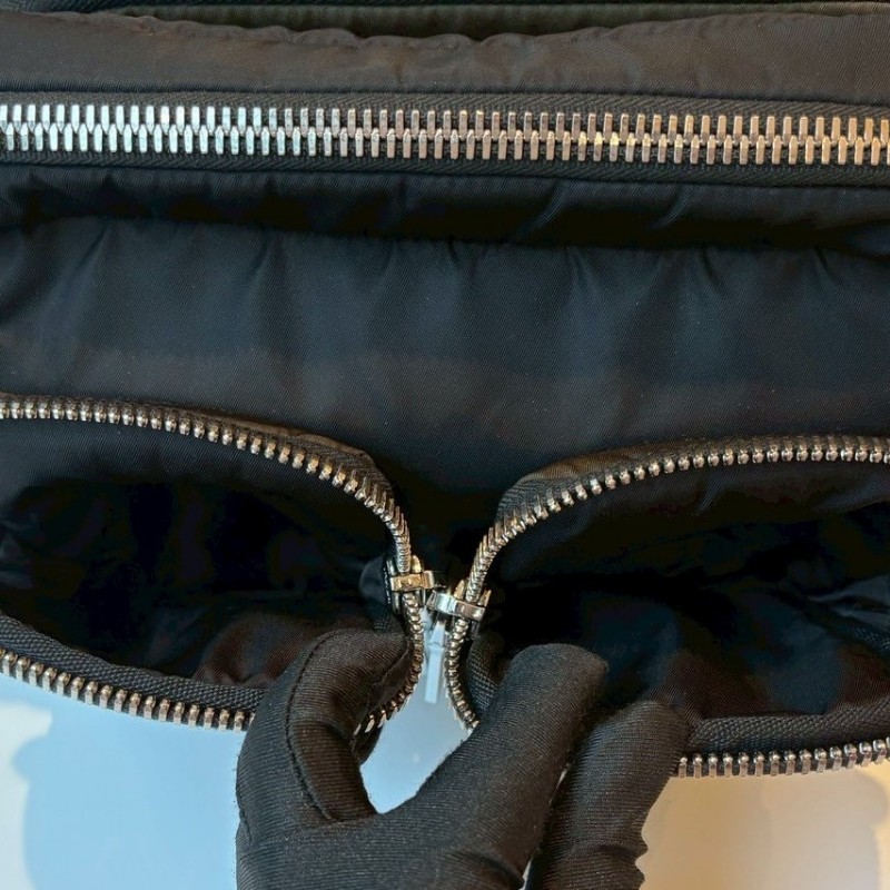 Prada 綠+黑帆布多口袋斜背包-14