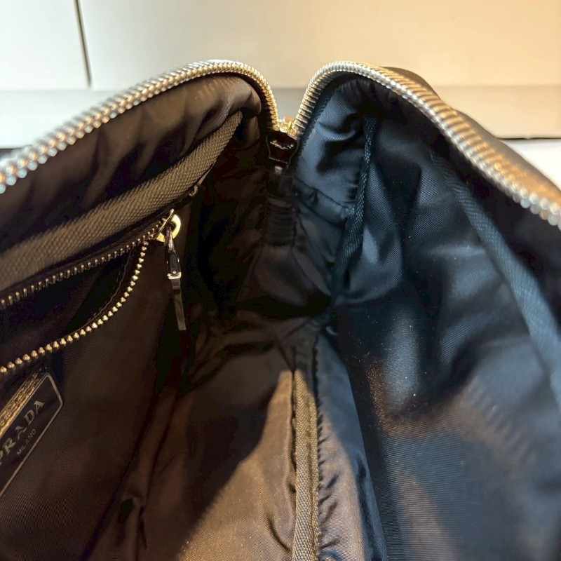 Prada 綠+黑帆布多口袋斜背包-16