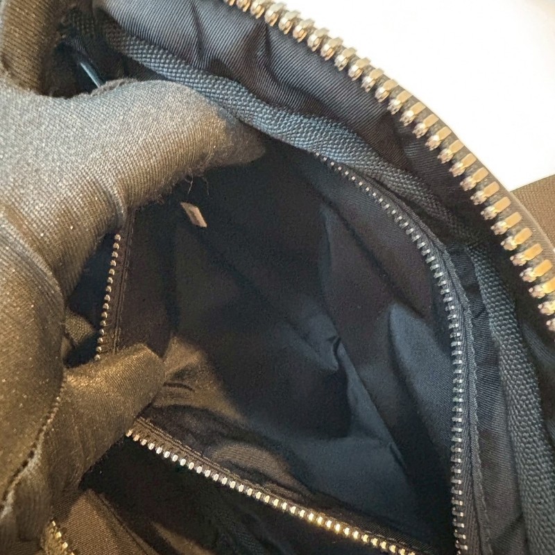 Prada 綠+黑帆布多口袋斜背包-17