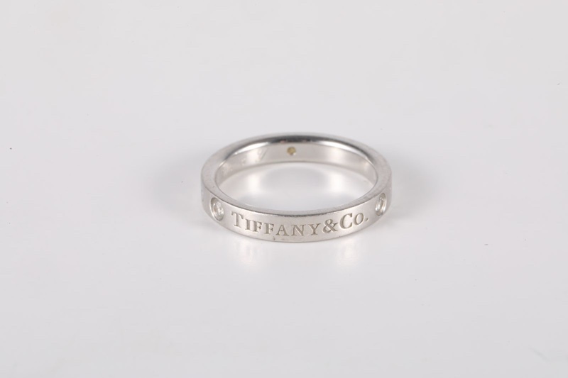 TIFFANY&CO(蒂芙尼) Tiffany & Co. 三鑽戒指 窄版 3mm 鑽石/pt950 49-4