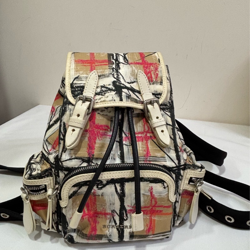 Burberry 塗鴉造型 小後背包 小號-1