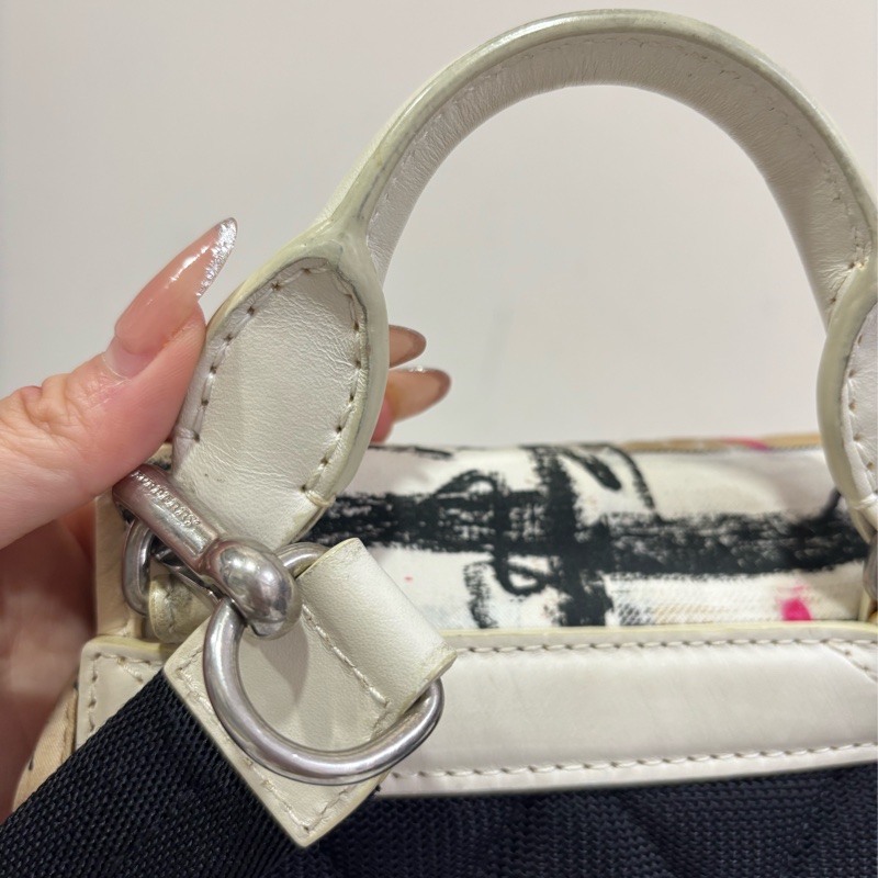 Burberry 塗鴉造型 小後背包 小號-3