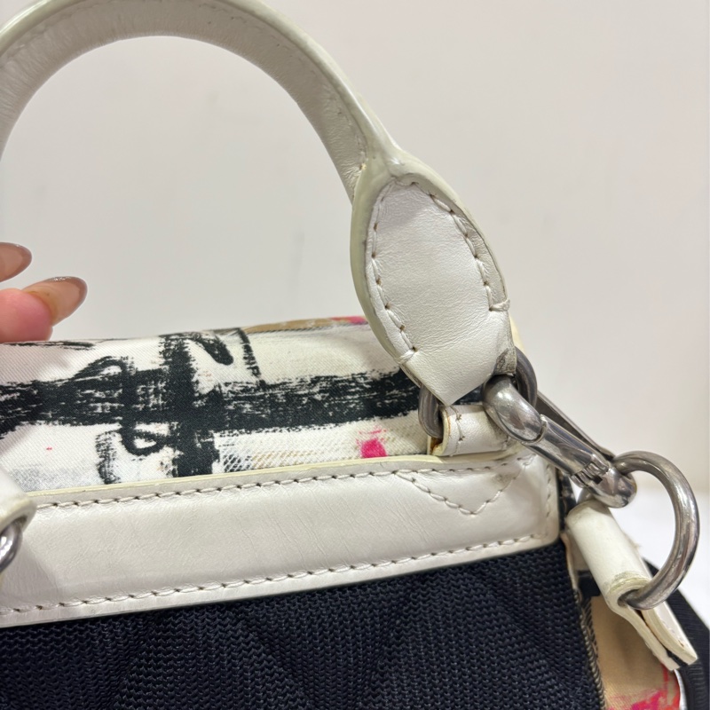 Burberry 塗鴉造型 小後背包 小號-4