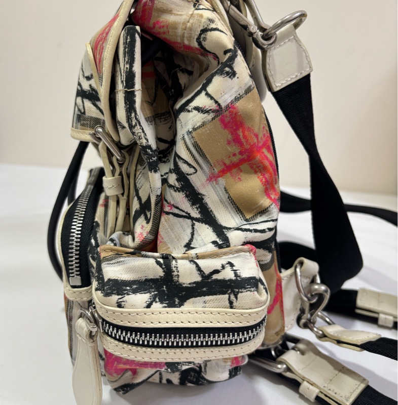 Burberry 塗鴉造型 小後背包 小號-14