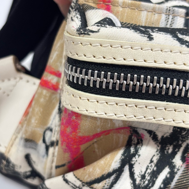 Burberry 塗鴉造型 小後背包 小號-17