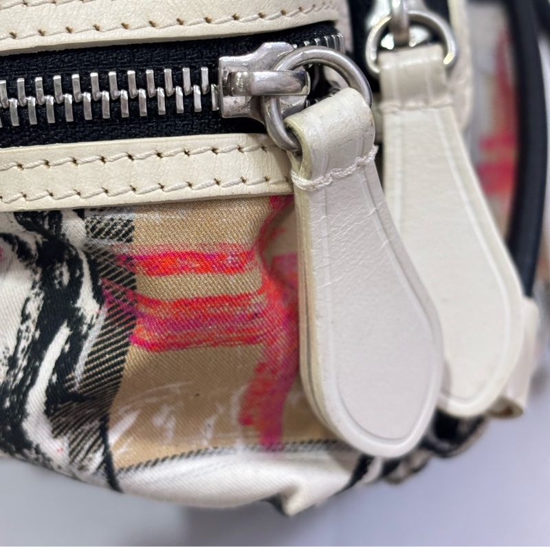 Burberry 塗鴉造型 小後背包 小號-18