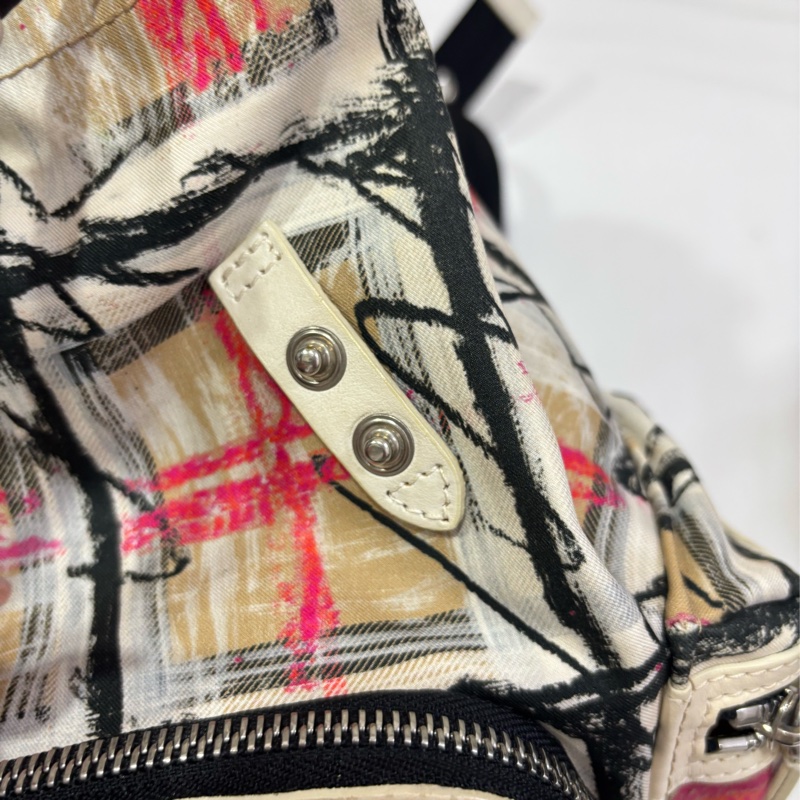 Burberry 塗鴉造型 小後背包 小號-22