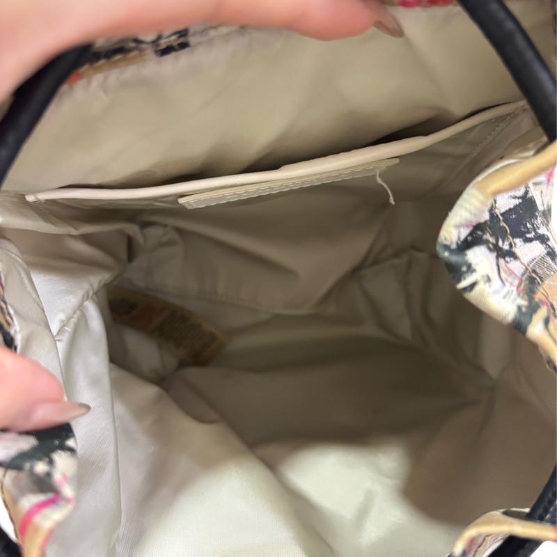 Burberry 塗鴉造型 小後背包 小號-25