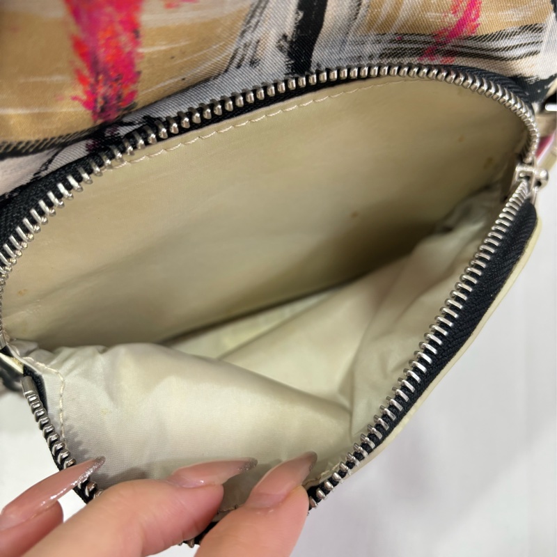 Burberry 塗鴉造型 小後背包 小號-27