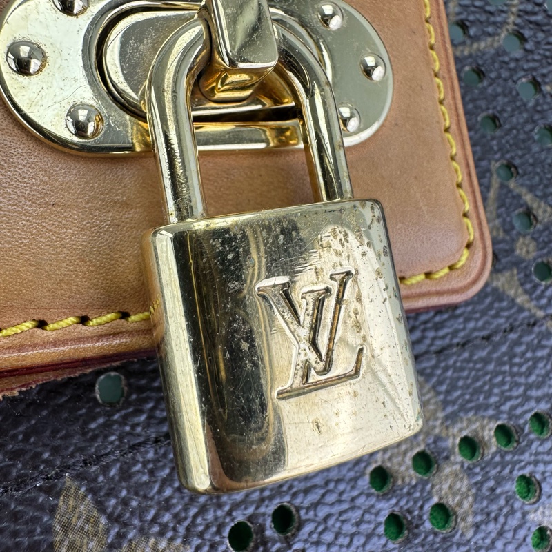 LV Perforated Musette中古老花拼綠色鏤空包-26