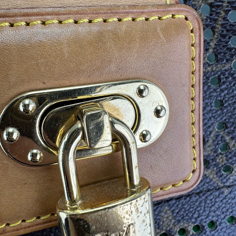 LV Perforated Musette中古老花拼綠色鏤空包-28