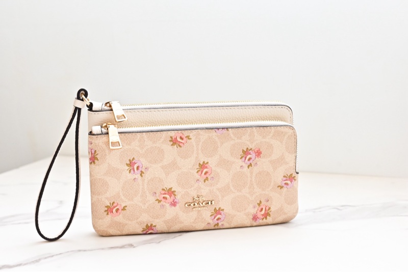 Coach 粉色小花點綴中長夾-0