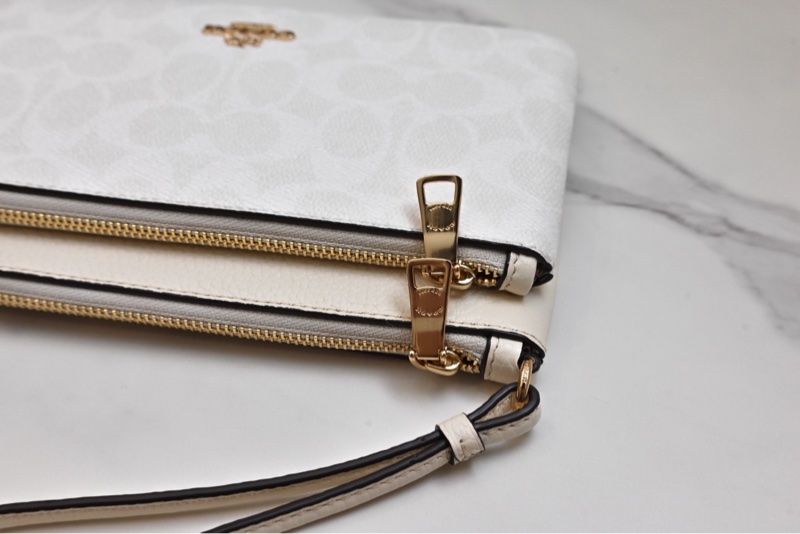 Coach 雙層白logo中長夾-1