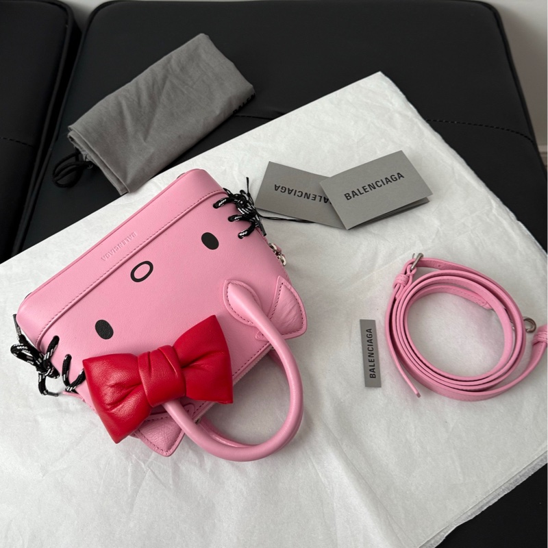 BALENCIAGA 巴黎世家 Hello Kitty聯名合作限量 巴黎世家三麗鷗聯名 粉紅色蝴蝶結貝殼包斜挎包-1