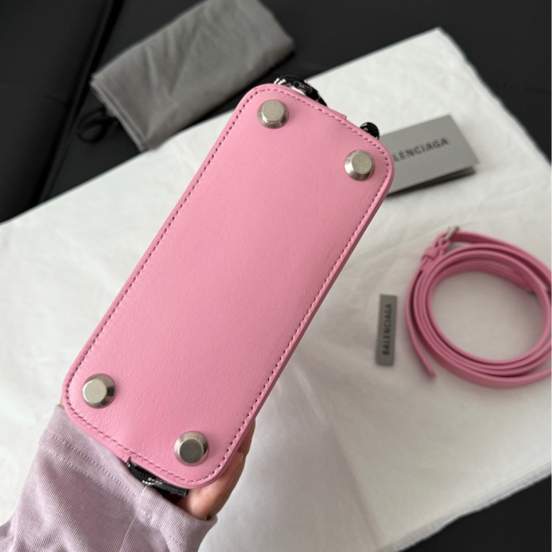 BALENCIAGA 巴黎世家 Hello Kitty聯名合作限量 巴黎世家三麗鷗聯名 粉紅色蝴蝶結貝殼包斜挎包-12