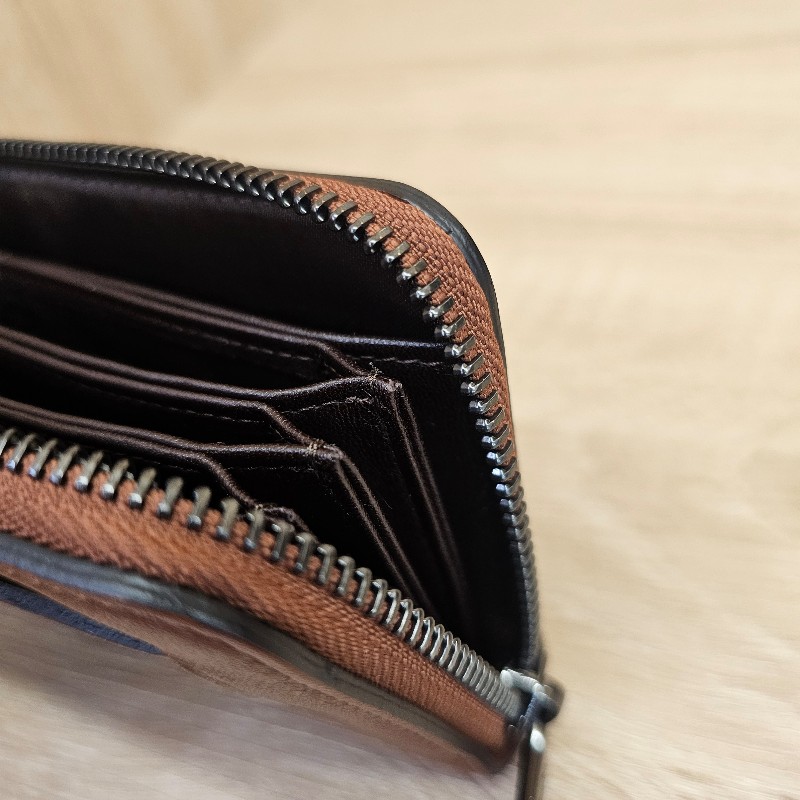 LongChamp 棕色牛皮烏金釦拉鏈零錢包-11