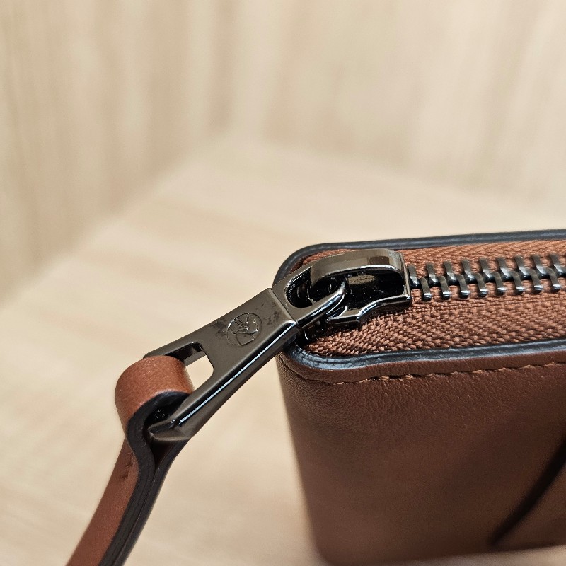 LongChamp 棕色牛皮烏金釦拉鏈零錢包-16