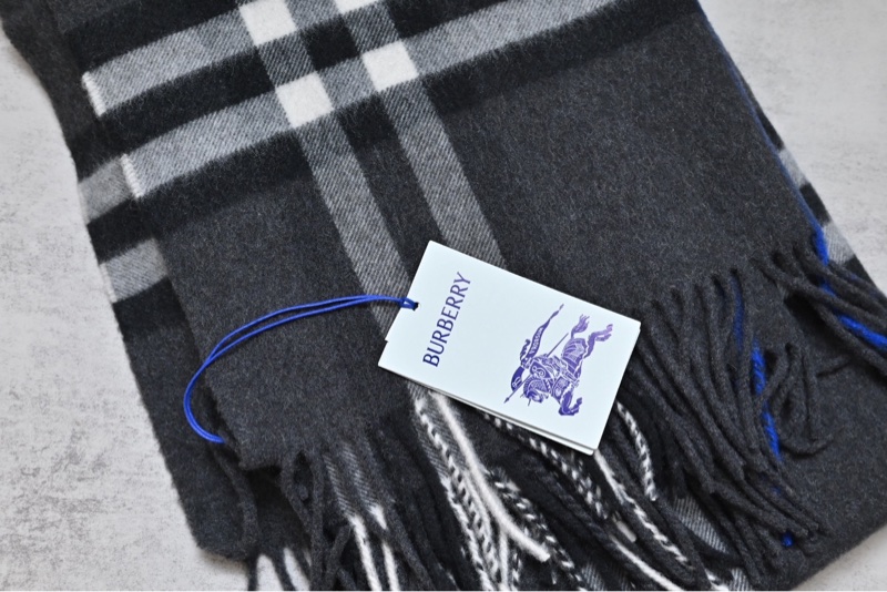 Burberry 經典雙面黑色羊毛圍巾-0