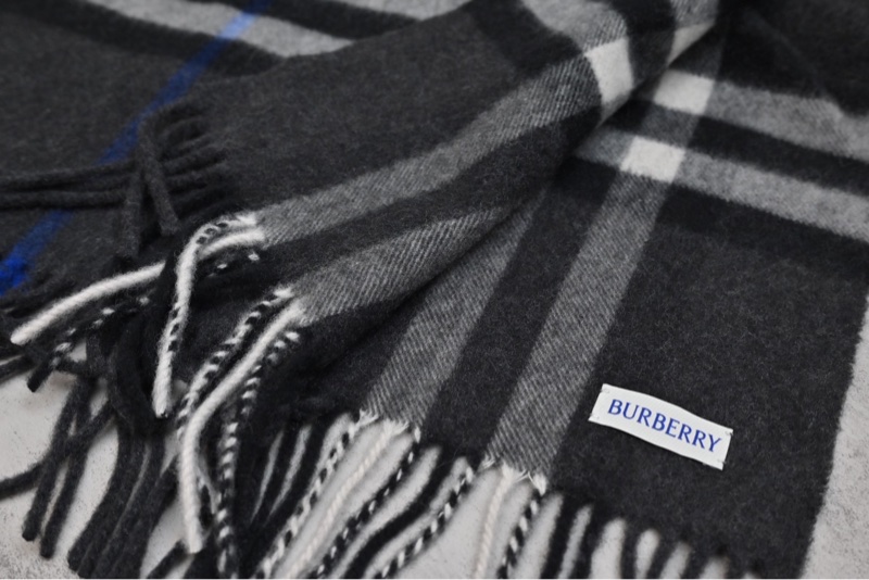 Burberry 經典雙面黑色羊毛圍巾-3