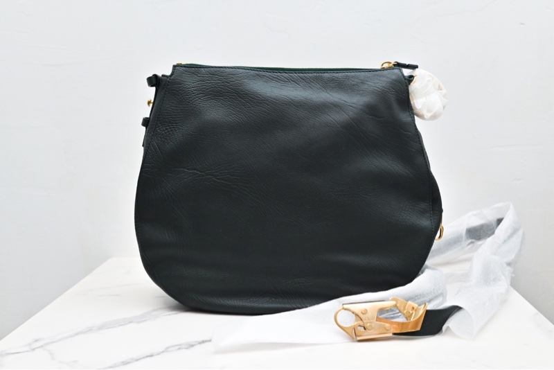 Burberry 大容量經典款馬頭包-3