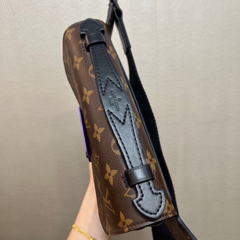 LV 原花黑牛皮紫塗層S Lock胸口腰包M46245-4