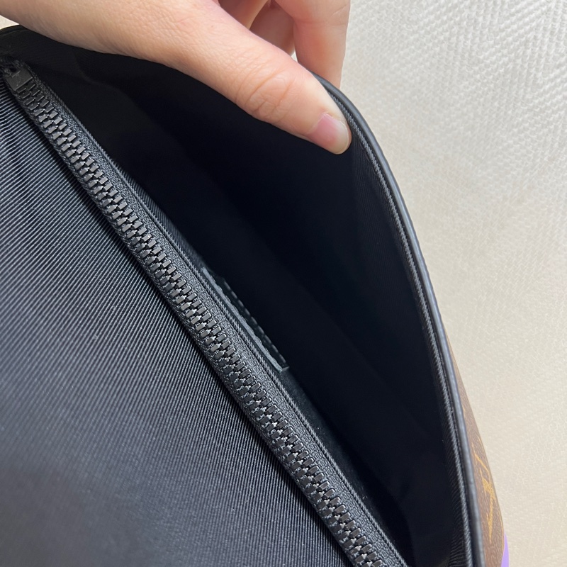 LV 原花黑牛皮紫塗層S Lock胸口腰包M46245-10