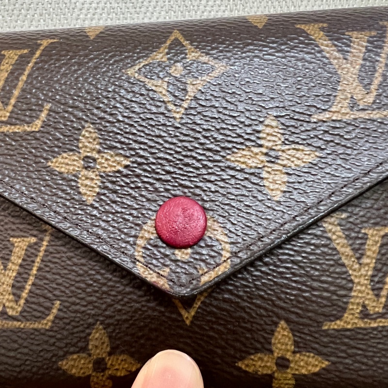 LV 原花紫紅皮釦Victorine 6卡三折短夾M41938-1