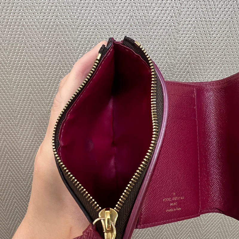 LV 原花紫紅皮釦Victorine 6卡三折短夾M41938-12