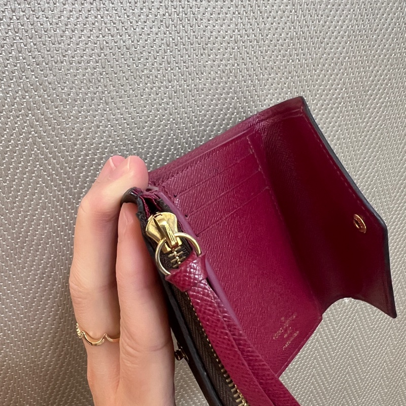 LV 原花紫紅皮釦Victorine 6卡三折短夾M41938-13