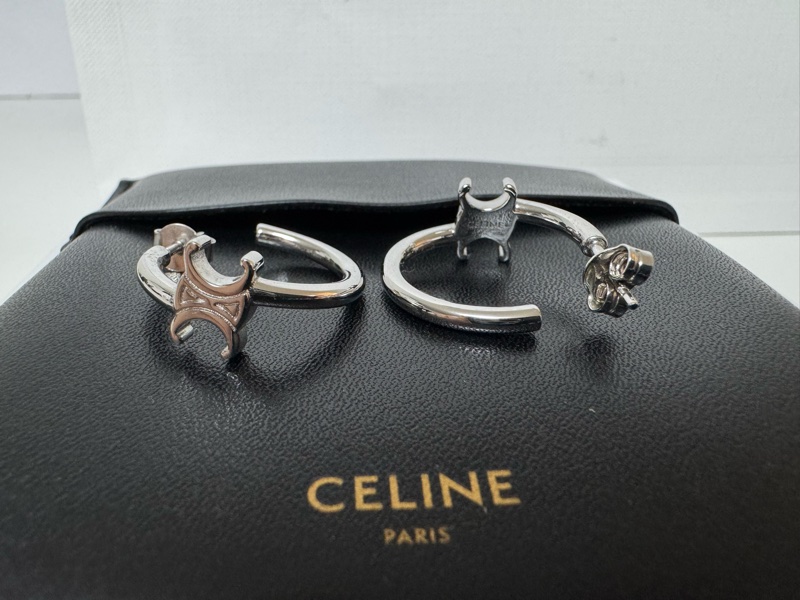 Celine銠銀色飾面黃銅TRIOMPHE不對稱圈形耳環-2