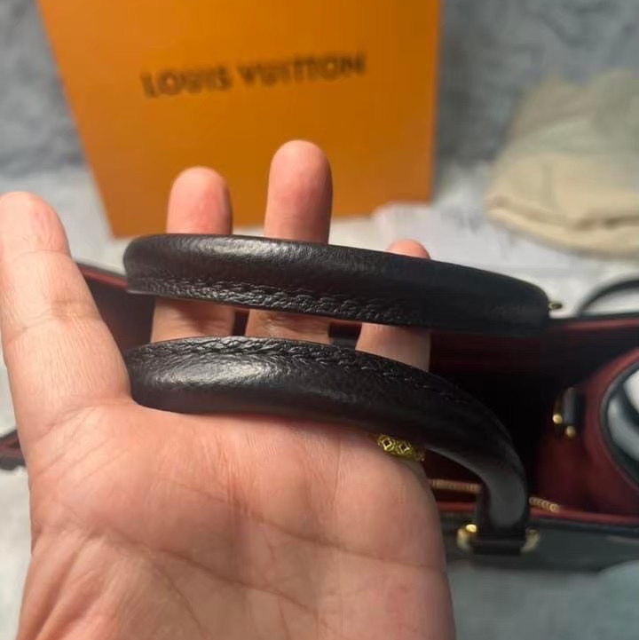 LOUIS VUITTON LV 黑 奶油雙色牛皮 字紋 ON THE GO 手提包 兩用包 小款-3