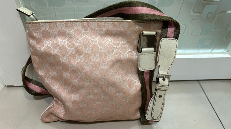 Gucci 限定款斜背包-8
