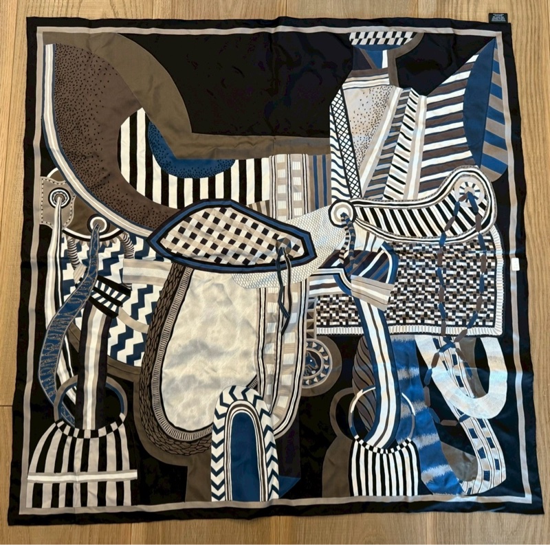 HERMES 夢幻中的馬鞍手工刺繡絲巾-0