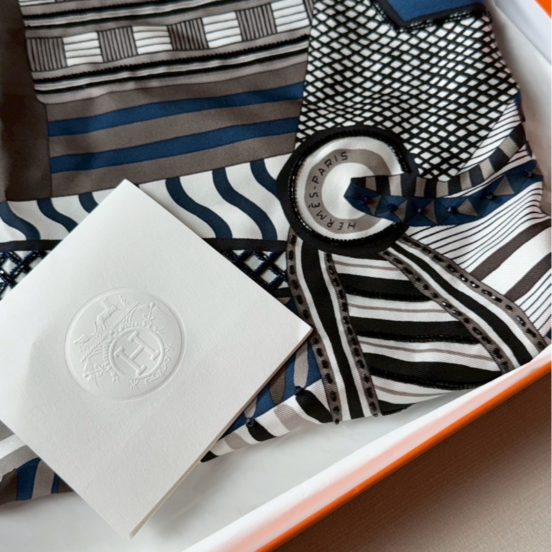HERMES 夢幻中的馬鞍手工刺繡絲巾-2