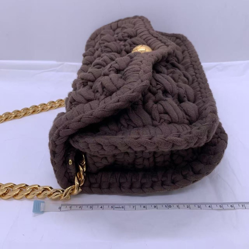 2021春夏新款葆蝶家 bv針織單肩斜挎包巧克力色 斜挎包-3