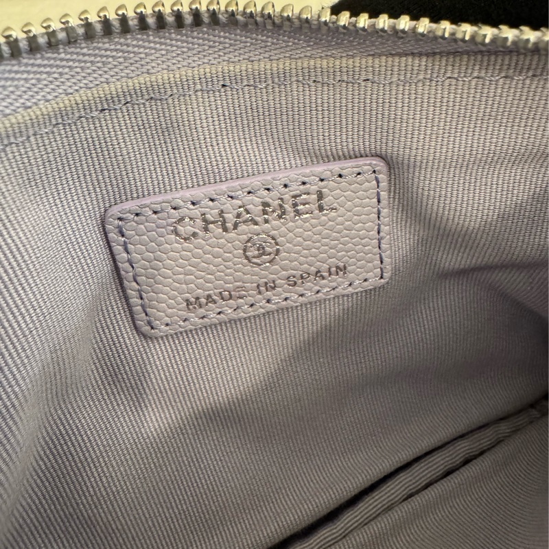 Chanel淡紫色銀雙Cㄧ字零錢包-16