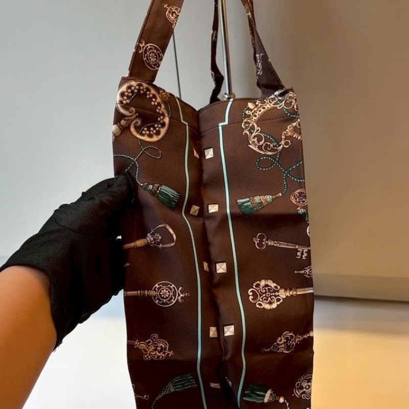 Hermes 咖皮底鑰匙絲巾圖購物包-7