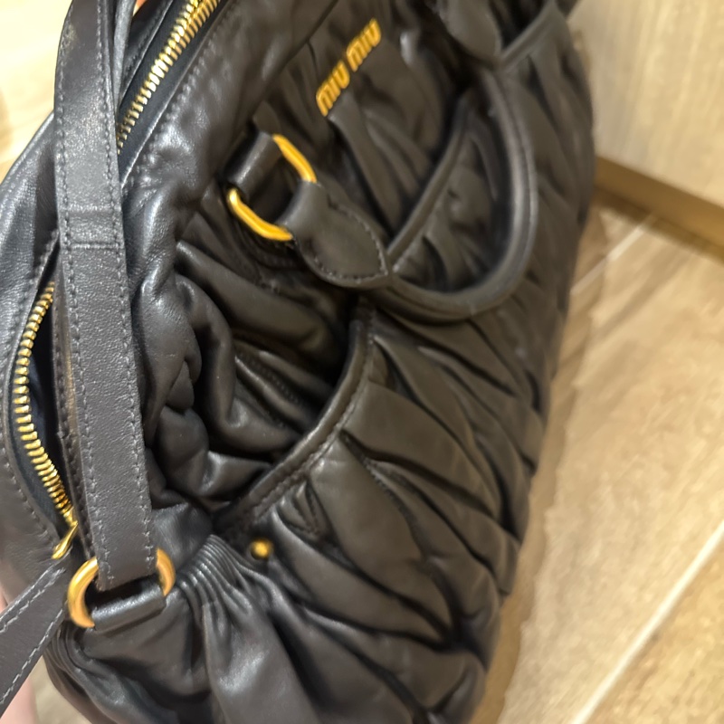 miumiu 皺摺 黑色手提包 托特包 附背帶-3