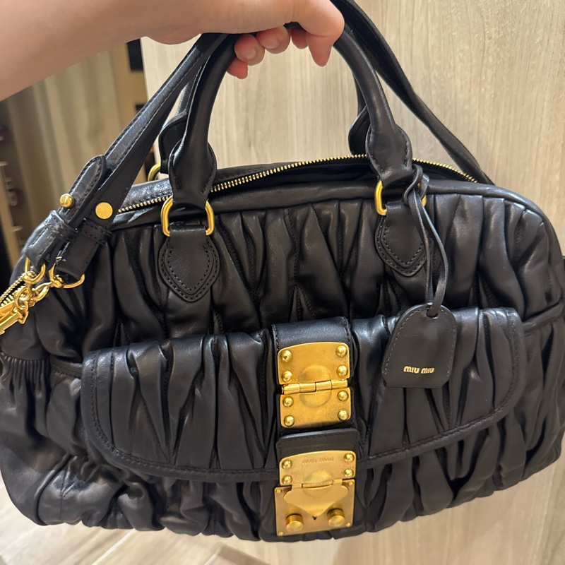 miumiu 皺摺 黑色手提包 托特包 附背帶-6