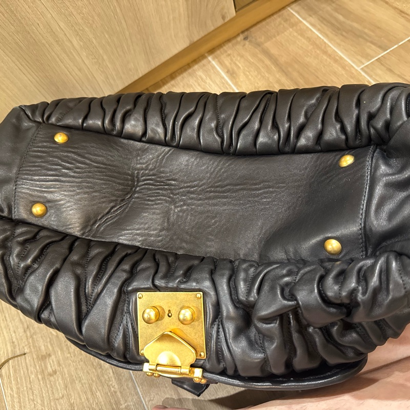 miumiu 皺摺 黑色手提包 托特包 附背帶-7