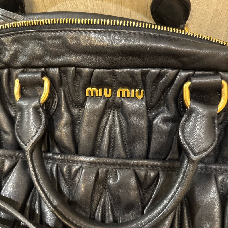 miumiu 皺摺 黑色手提包 托特包 附背帶-11