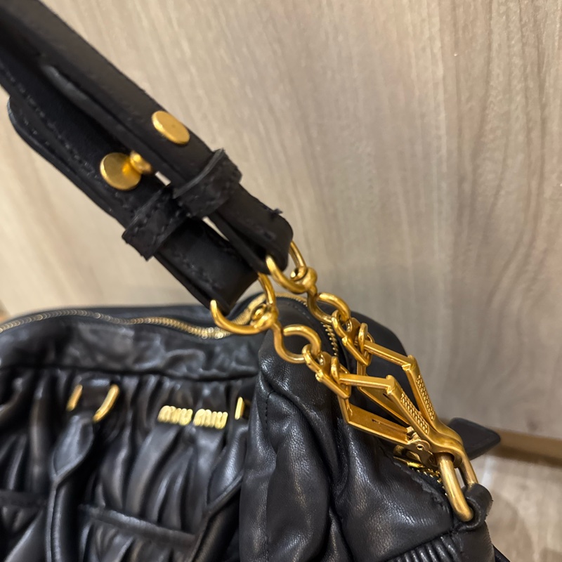 miumiu 皺摺 黑色手提包 托特包 附背帶-12