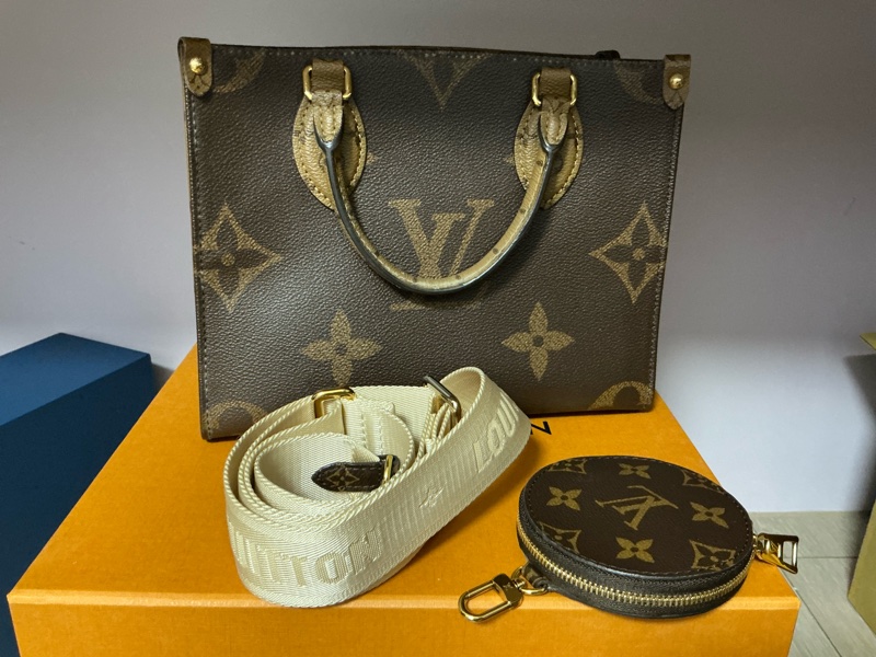 Lv M47373晶片款手提斜包on the go-1