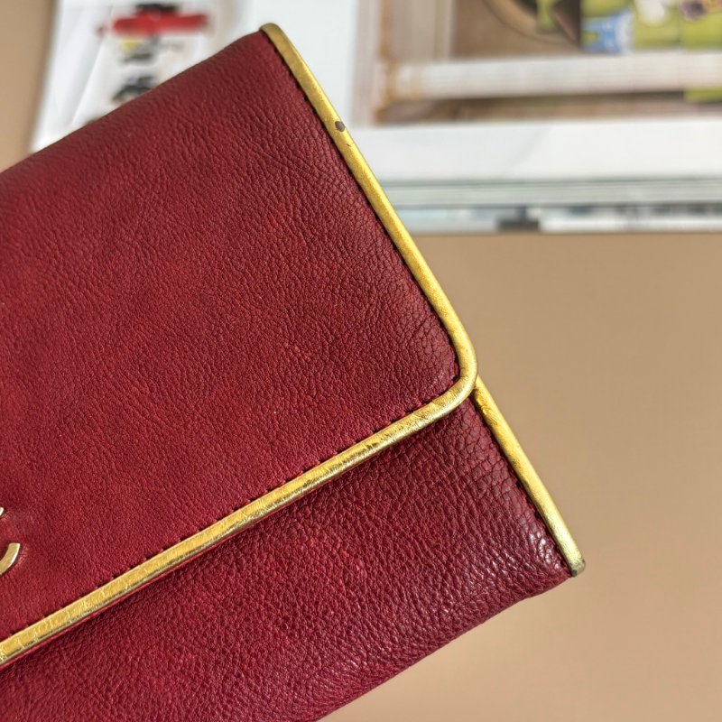 收藏品等級 ::CHANEL:: 香奈兒 勃根地紅搭金邊絕美錢包 短中夾 功能夾-3