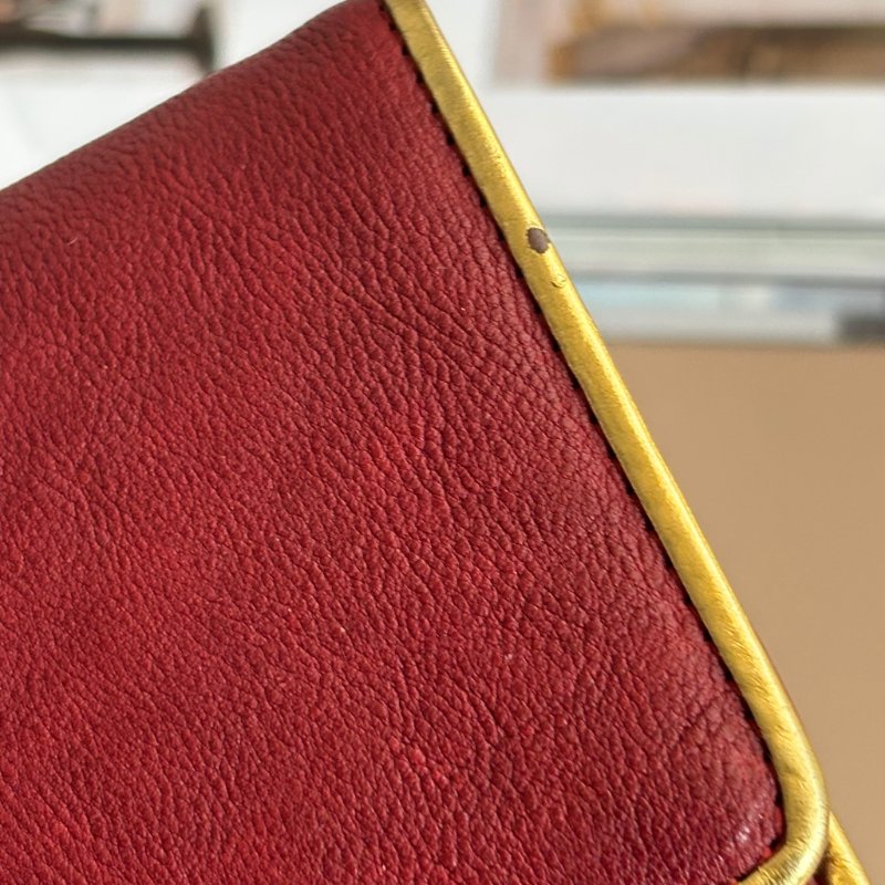 收藏品等級 ::CHANEL:: 香奈兒 勃根地紅搭金邊絕美錢包 短中夾 功能夾-4
