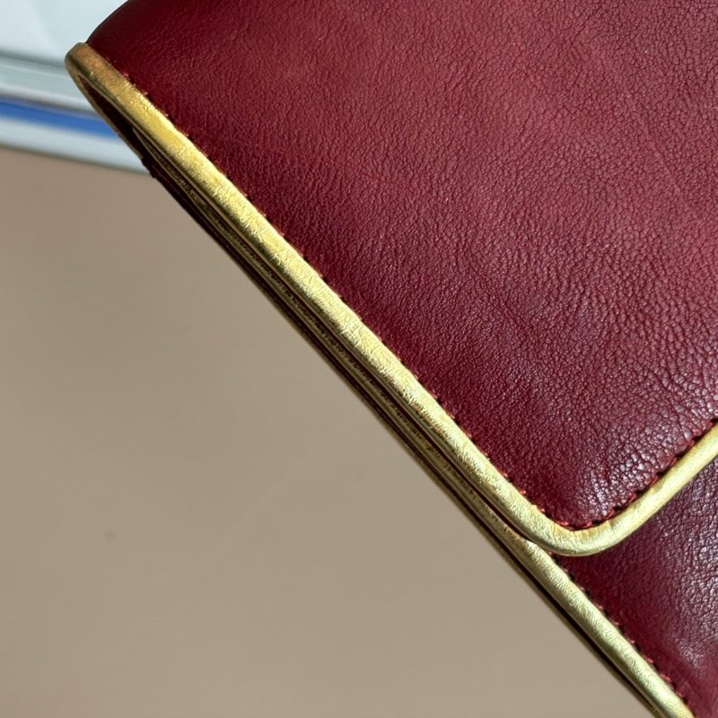 收藏品等級 ::CHANEL:: 香奈兒 勃根地紅搭金邊絕美錢包 短中夾 功能夾-5