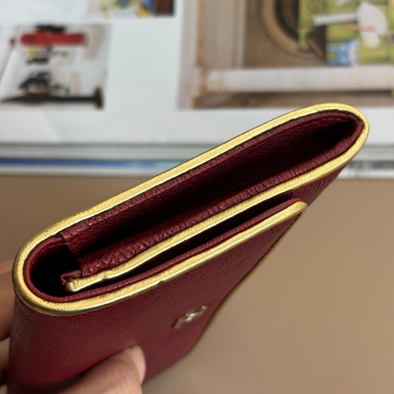 收藏品等級 ::CHANEL:: 香奈兒 勃根地紅搭金邊絕美錢包 短中夾 功能夾-9